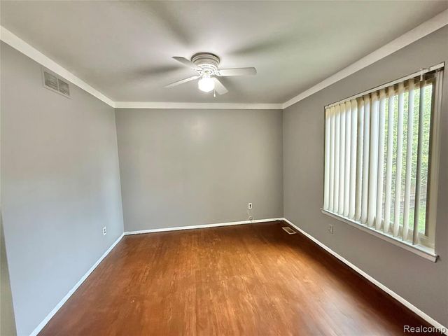 27334 Perry Street, Roseville, MI 48066