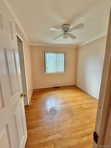 27334 Perry Street, Roseville, MI 48066