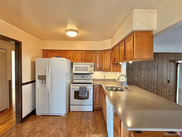27334 Perry Street, Roseville, MI 48066