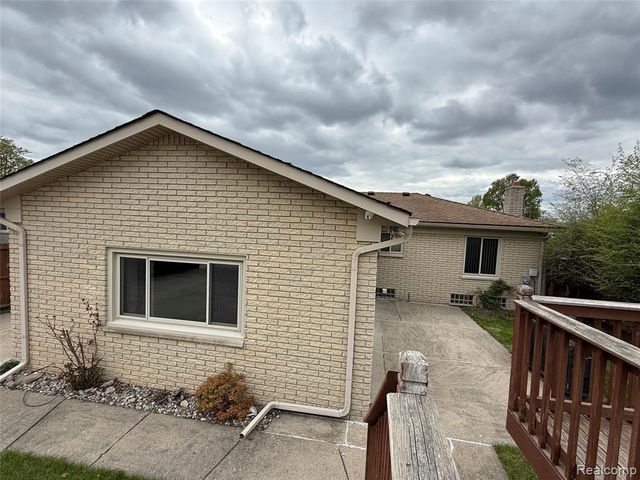 27334 Perry Street, Roseville, MI 48066
