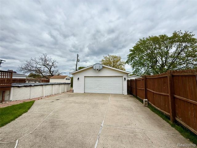 27334 Perry Street, Roseville, MI 48066