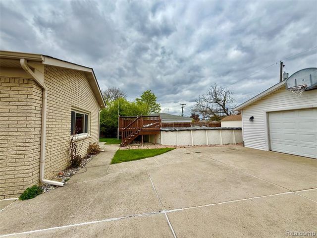 27334 Perry Street, Roseville, MI 48066