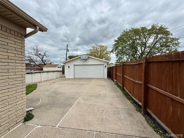 27334 Perry Street, Roseville, MI 48066