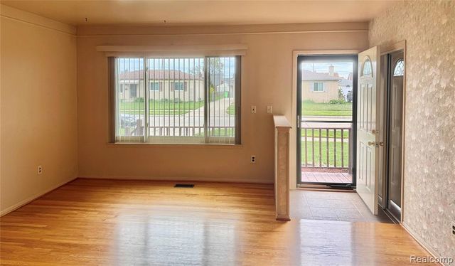 27334 Perry Street, Roseville, MI 48066