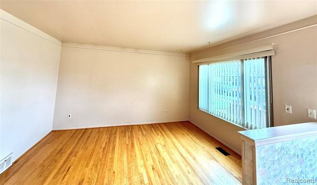 27334 Perry Street, Roseville, MI 48066