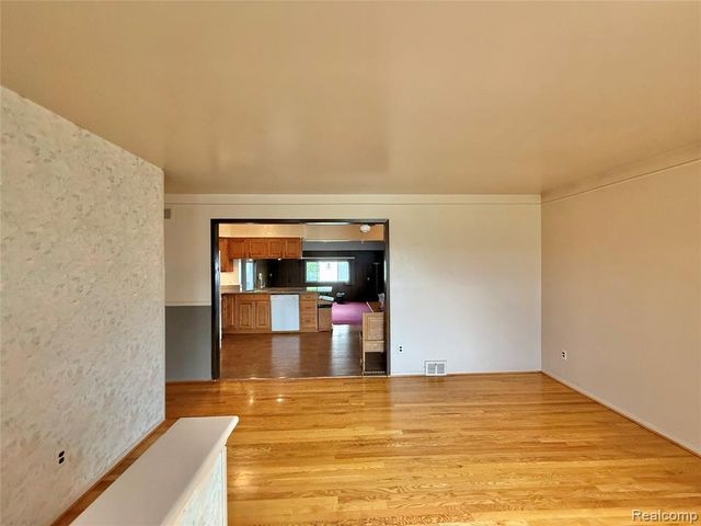 27334 Perry Street, Roseville, MI 48066