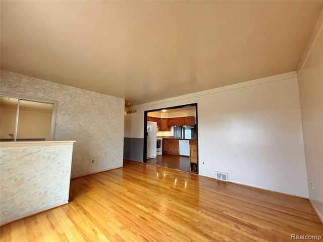 27334 Perry Street, Roseville, MI 48066
