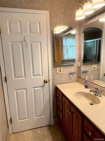 27334 Perry Street, Roseville, MI 48066