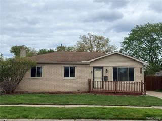 27334 Perry Street, Roseville, MI 48066