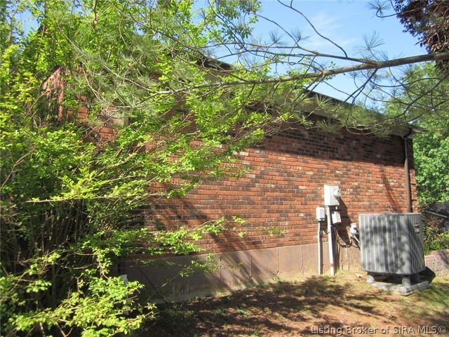 1124 Carriage Lane, New Albany, IN 47150