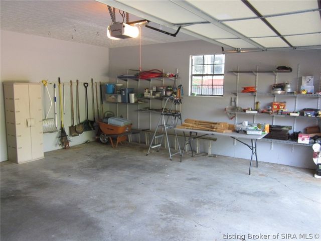 1124 Carriage Lane, New Albany, IN 47150