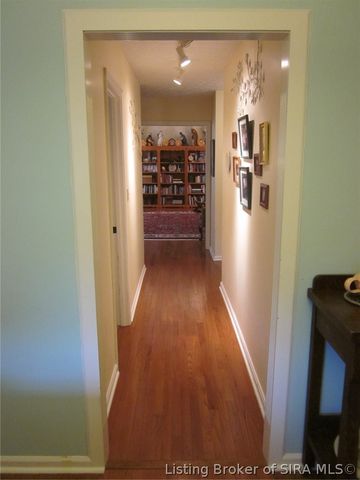 1124 Carriage Lane, New Albany, IN 47150