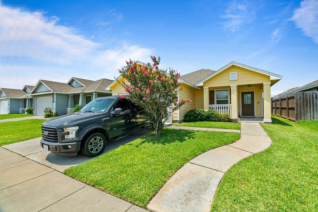 7418 Oshman Dr, Corpus Christi, TX 78414