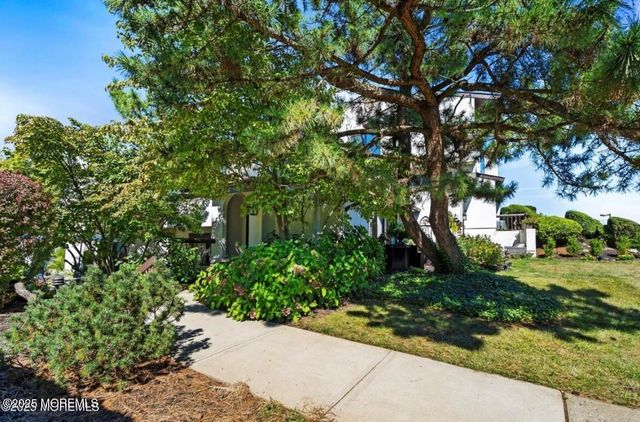 85 Tower Hill Drive 608, Red Bank, NJ 07701