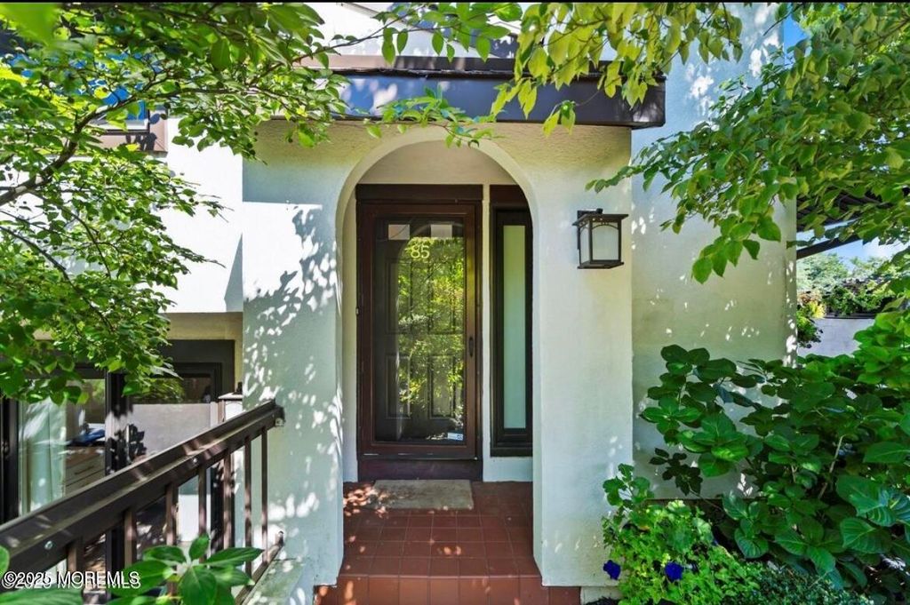 85 Tower Hill Drive 608, Red Bank, NJ 07701