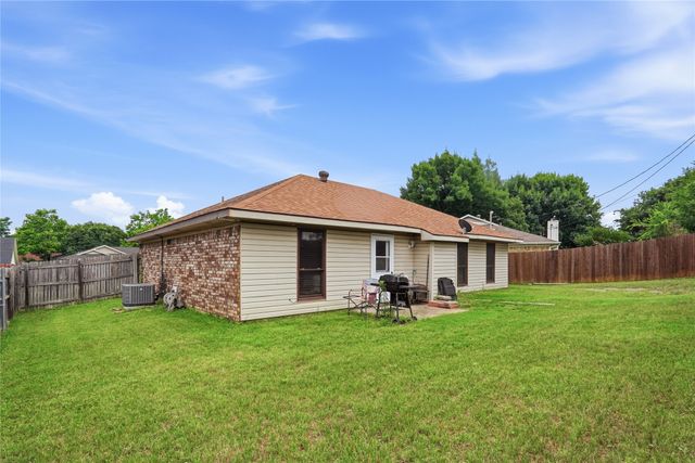 6228 Fernwood Drive, Arlington, TX 76001