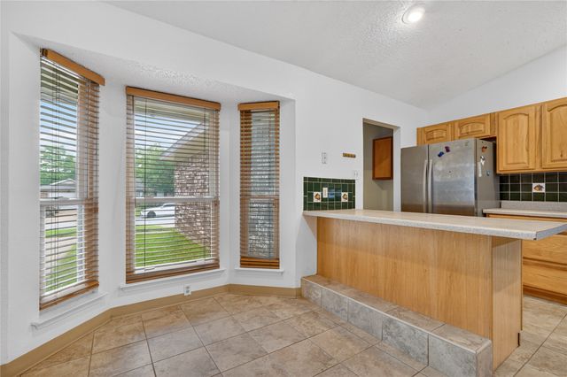 6228 Fernwood Drive, Arlington, TX 76001