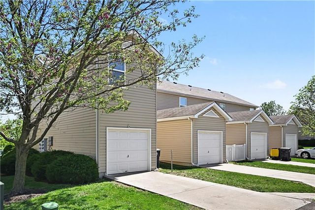 8156 N Oakley unit 17-D Avenue, Kansas City, MO 64119