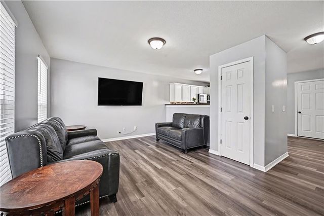 8156 N Oakley unit 17-D Avenue, Kansas City, MO 64119