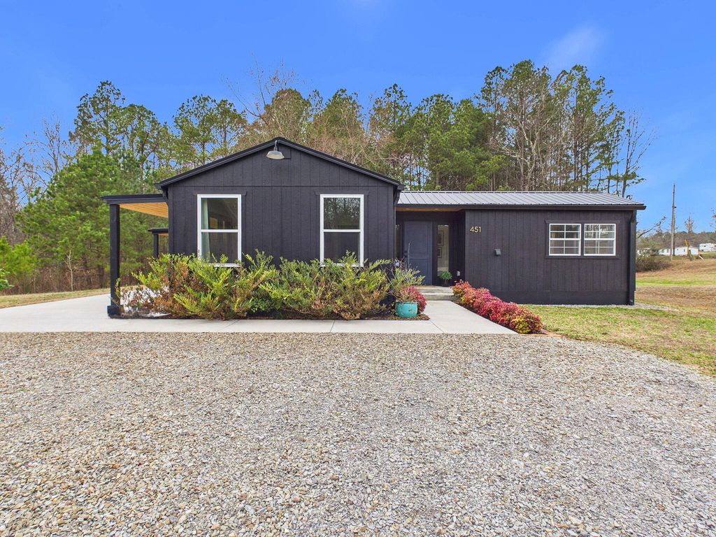 451 County Road 29, Riceville, TN 37370