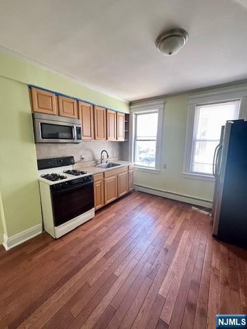 69 Miller Avenue 1R, Elmwood Park, NJ 07407
