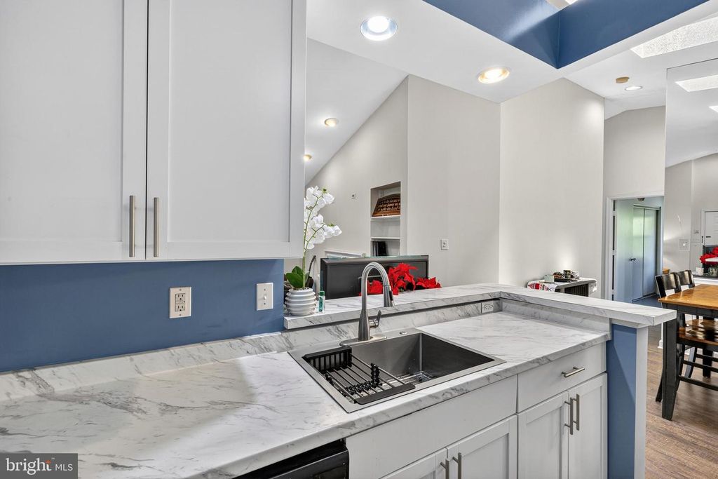 Image 12 of property listing at 3323 SIR THOMAS DR #3-A-41, Silver Spring, MD 20904