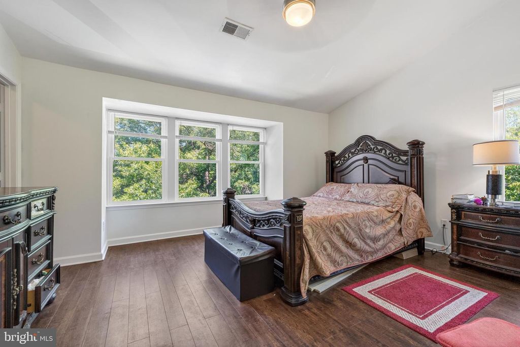 Image 15 of property listing at 3323 SIR THOMAS DR #3-A-41, Silver Spring, MD 20904