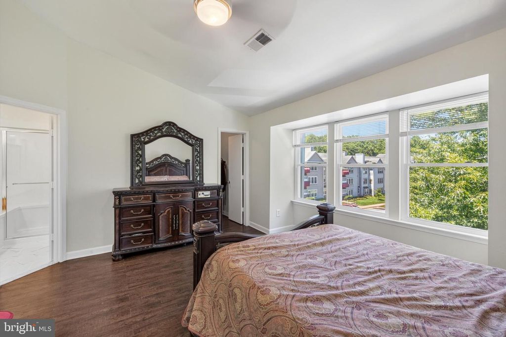 Image 16 of property listing at 3323 SIR THOMAS DR #3-A-41, Silver Spring, MD 20904