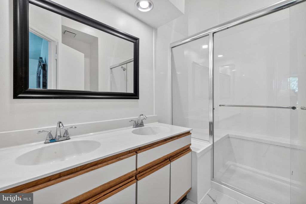 Image 17 of property listing at 3323 SIR THOMAS DR #3-A-41, Silver Spring, MD 20904