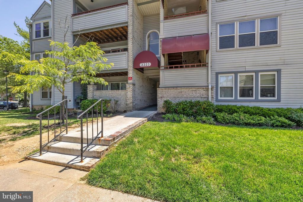 Image 2 of property listing at 3323 SIR THOMAS DR #3-A-41, Silver Spring, MD 20904