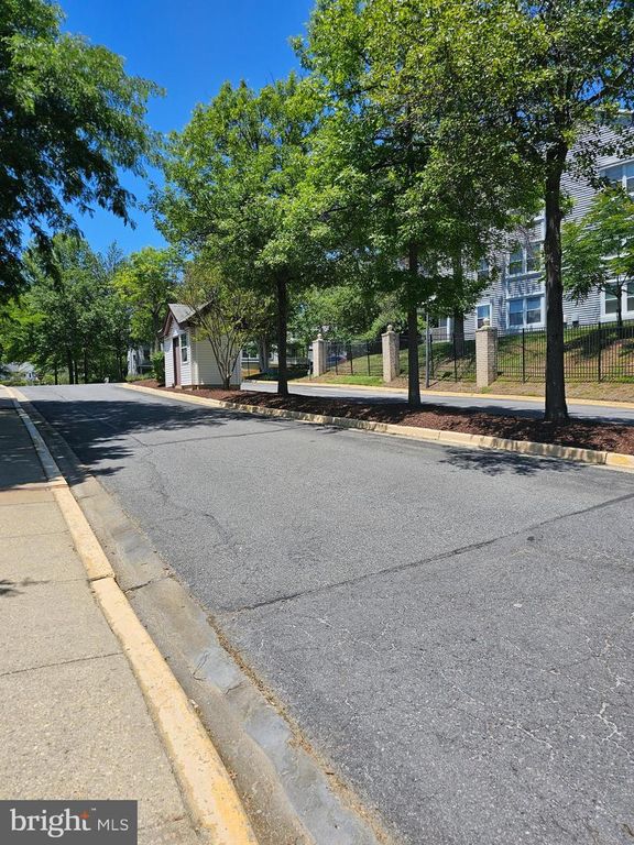 Image 27 of property listing at 3323 SIR THOMAS DR #3-A-41, Silver Spring, MD 20904