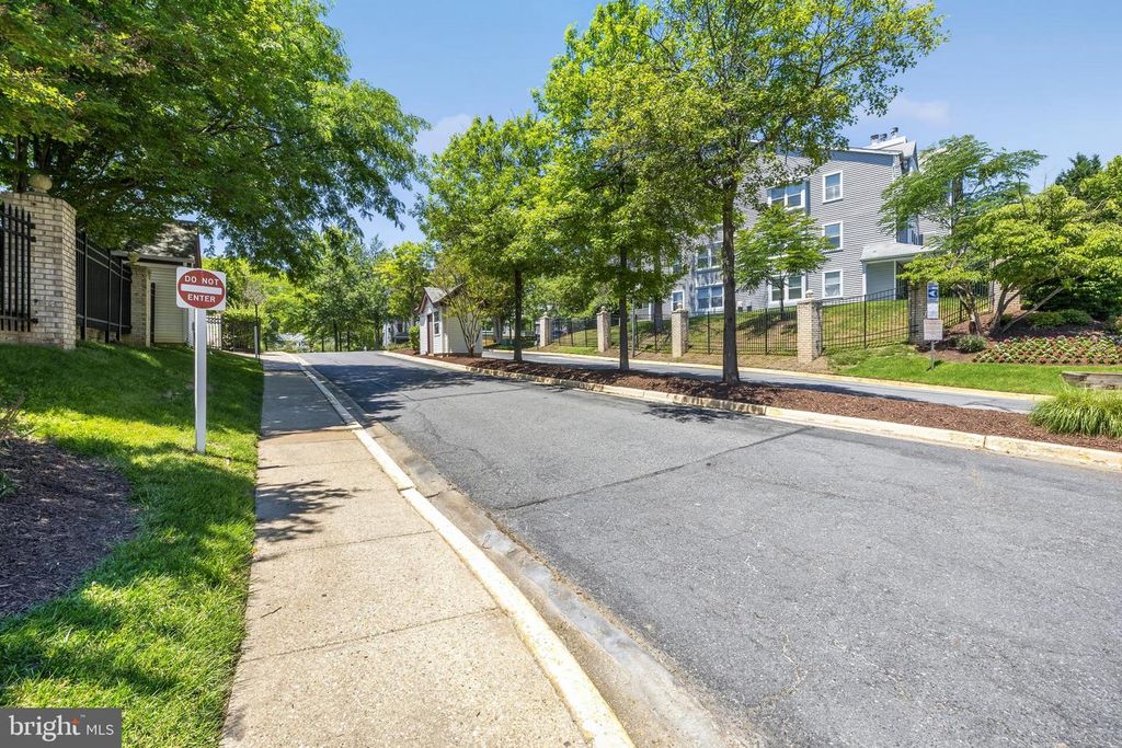 Image 29 of property listing at 3323 SIR THOMAS DR #3-A-41, Silver Spring, MD 20904