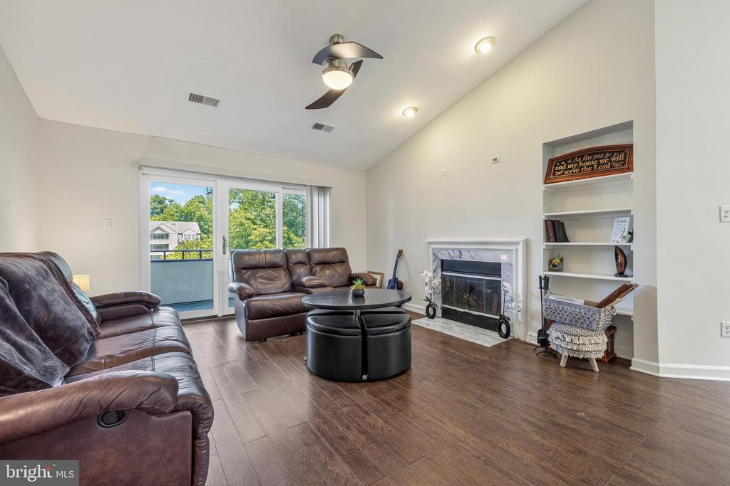 Image 3 of property listing at 3323 SIR THOMAS DR #3-A-41, Silver Spring, MD 20904