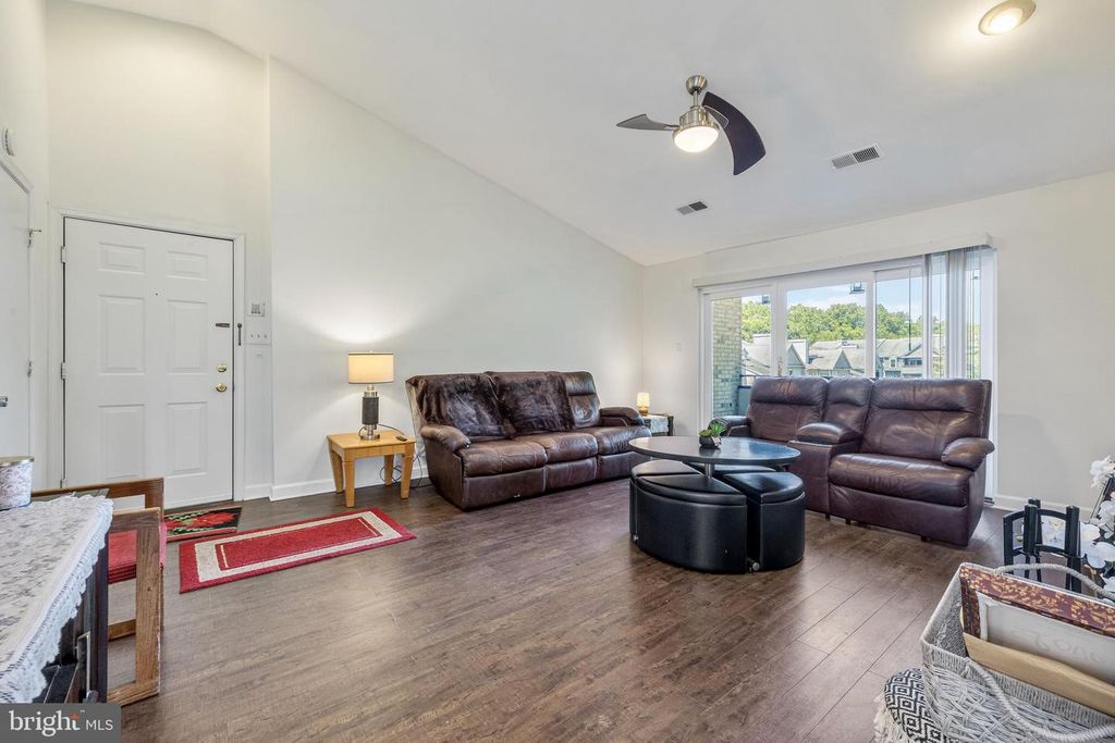 Image 4 of property listing at 3323 SIR THOMAS DR #3-A-41, Silver Spring, MD 20904