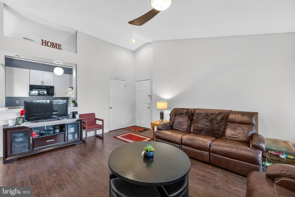 Image 6 of property listing at 3323 SIR THOMAS DR #3-A-41, Silver Spring, MD 20904