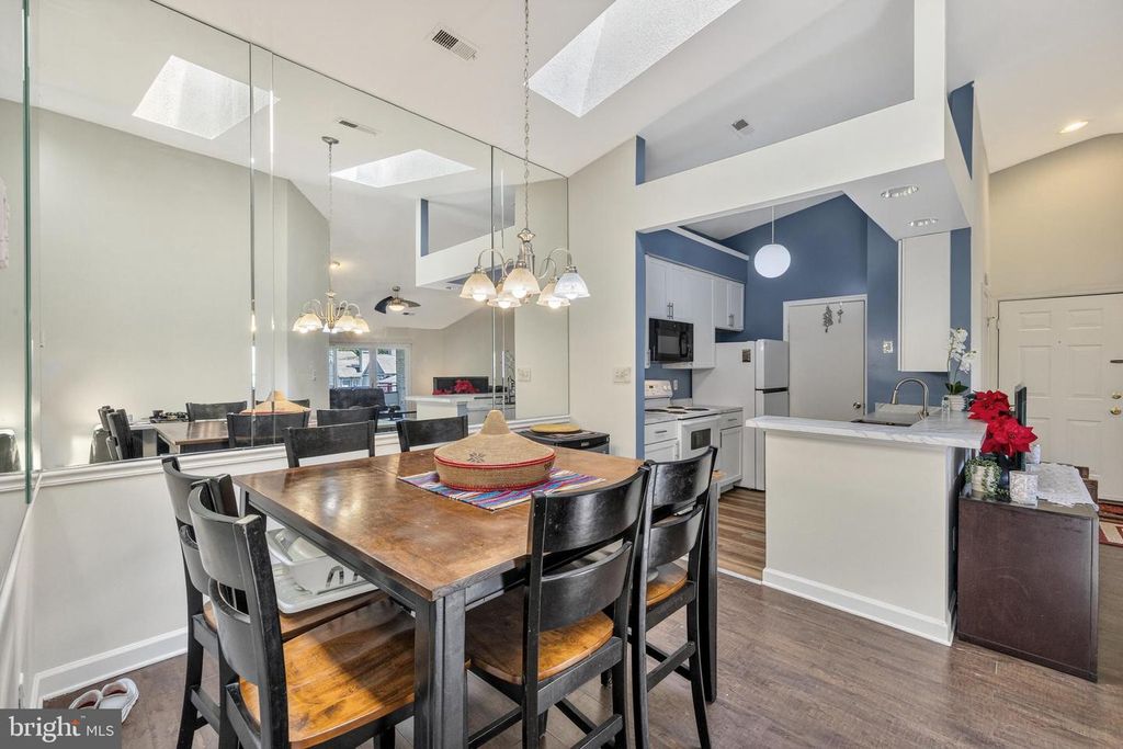 Image 7 of property listing at 3323 SIR THOMAS DR #3-A-41, Silver Spring, MD 20904