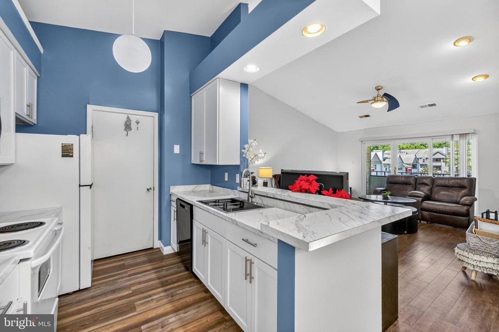 Image 9 of property listing at 3323 SIR THOMAS DR #3-A-41, Silver Spring, MD 20904