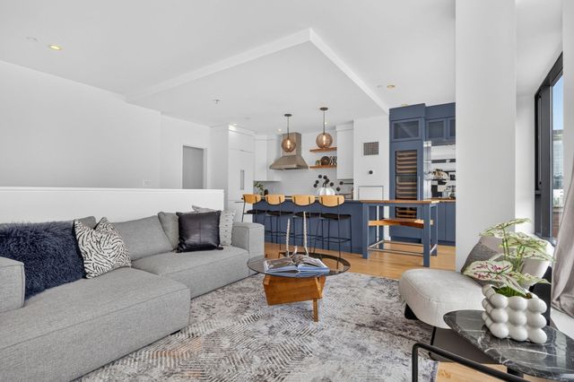 346 Congress 604, Boston, MA 02210