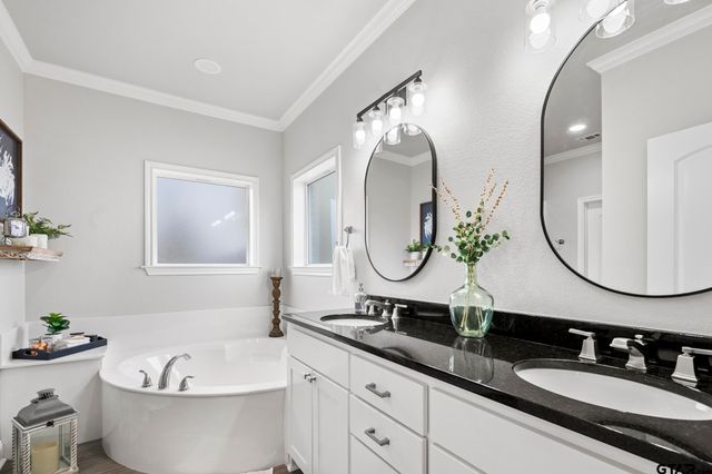 200 N Bois D Arc, Van, TX 75790