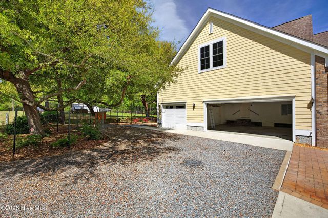 135 Great Oak Drive, Hampstead, NC 28443