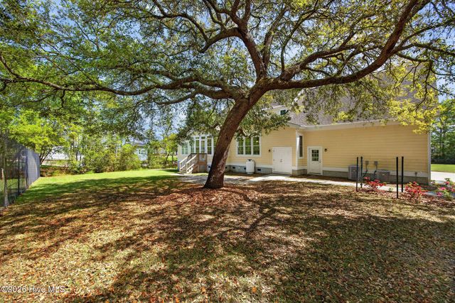 135 Great Oak Drive, Hampstead, NC 28443
