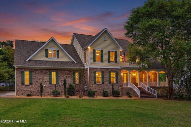 135 Great Oak Drive, Hampstead, NC 28443
