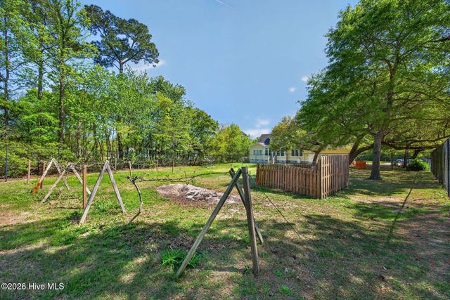 135 Great Oak Drive, Hampstead, NC 28443