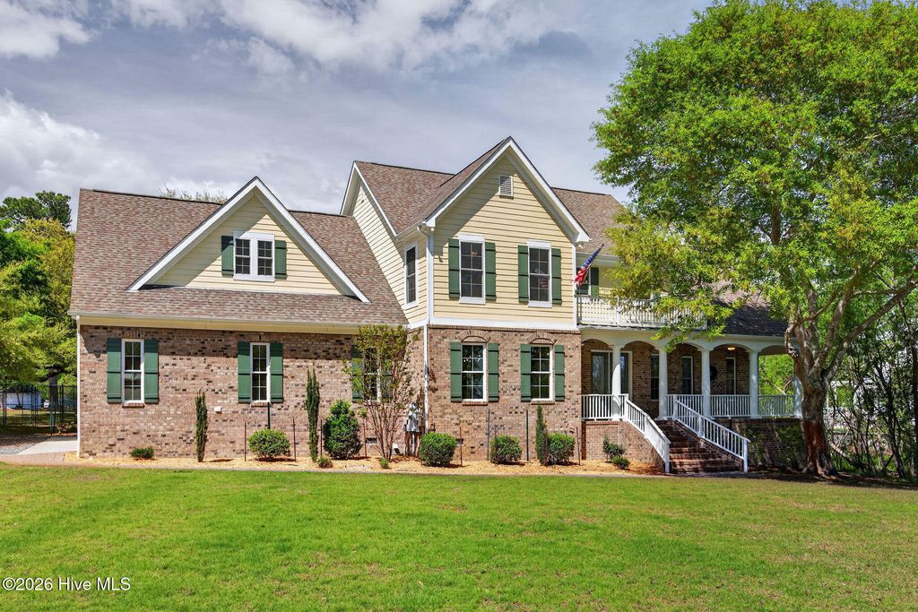 135 Great Oak Drive, Hampstead, NC 28443