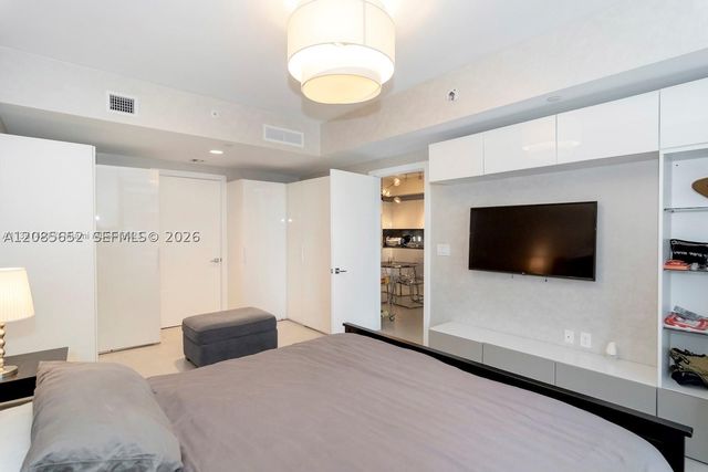 1010 Brickell Ave 2508, Miami, FL 33131