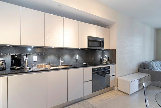 1010 Brickell Ave 2508, Miami, FL 33131