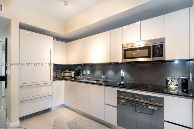 1010 Brickell Ave 2508, Miami, FL 33131