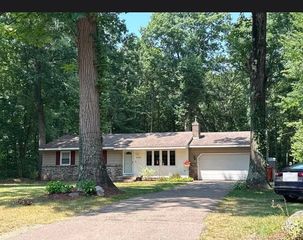 9045 NE Algoma Avenue, Rockford, MI 49341