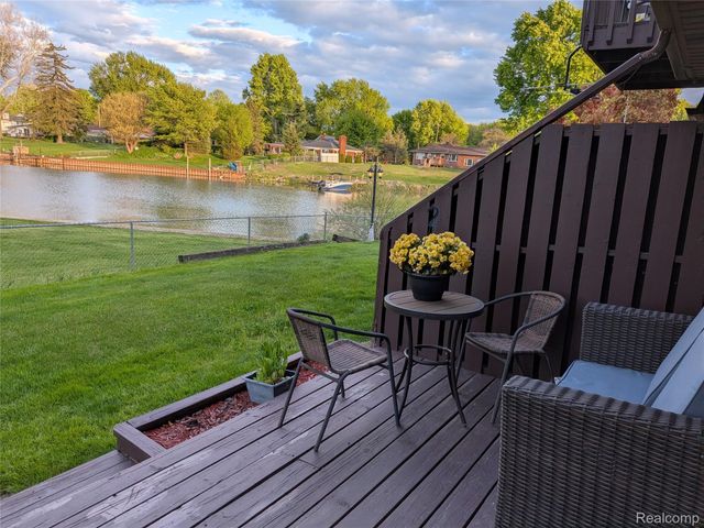 25470 Quarter Deck Street, Harrison Charter Township, MI 48045