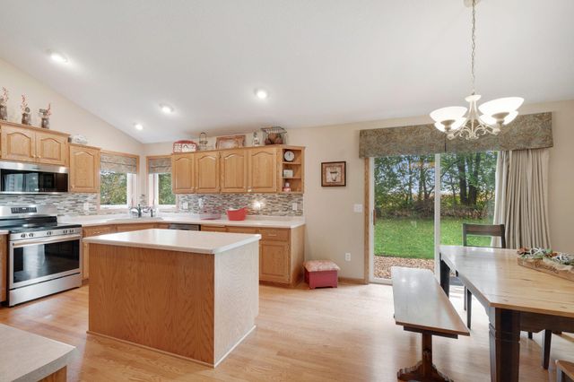 707 Chalupsky Avenue SE, New Prague, MN 56071